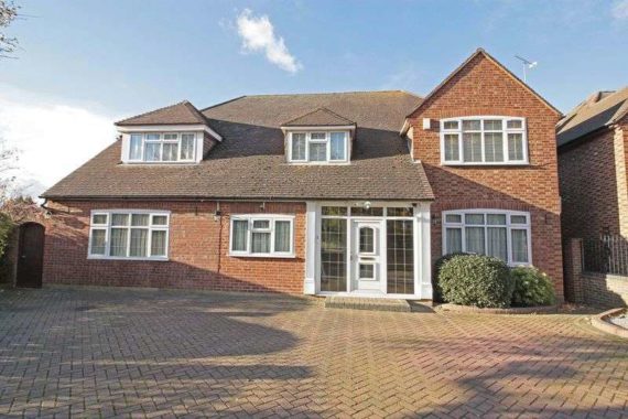 5 bedroom Detached f...